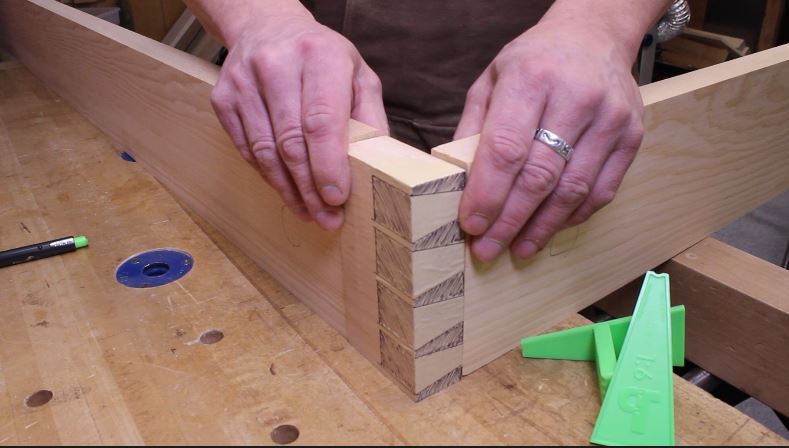 Corner dovetail layout of pins and tails